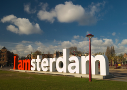 I Amsterdam Statue