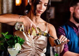 Hen pouring drink at Revolution De Cuba Cocktail Class