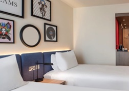 Hotel Hampton Hilton Bath Bedroom | DesignaVenture