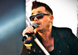 Robbie Williams 90s Tribute Act
