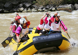 Hen party white water rafting near Nottingham